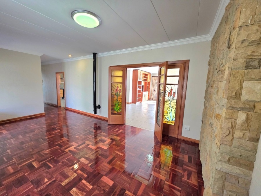 5 Bedroom Property for Sale in Eureka Free State